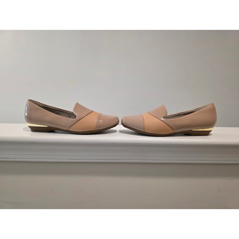 Womens sz 8 NWOT Ortho+Rest Tan Beige Patent Square Toe Loafers Gold Heel Accent - Picture 10 of 11